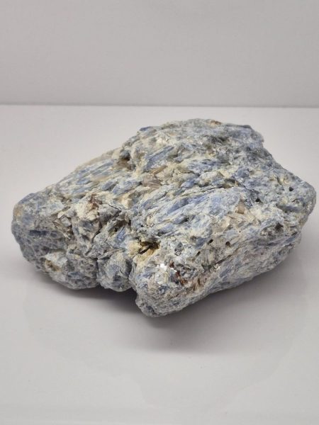 Kyanit surowy bryłka 2